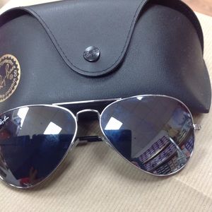 Ray-Ban 100% Authentic.